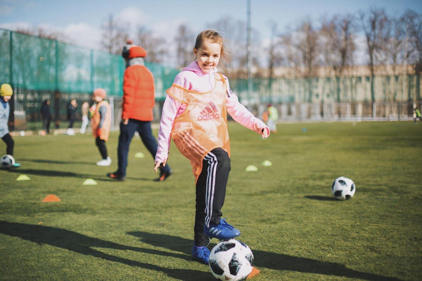 «Это весело и клёво»: женская школа футбола GirlPower и adidas организуют футбольные тренировки для девочек. Изображение номер 2