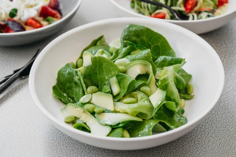 Изображение рецепта Зелёный салат с латуком, спаржей и апельсиновой заправкой