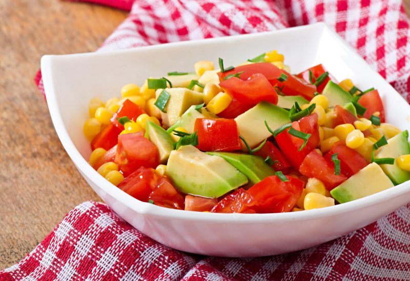 Изображение рецепта Лёгкий салат с кукурузой и авокадо