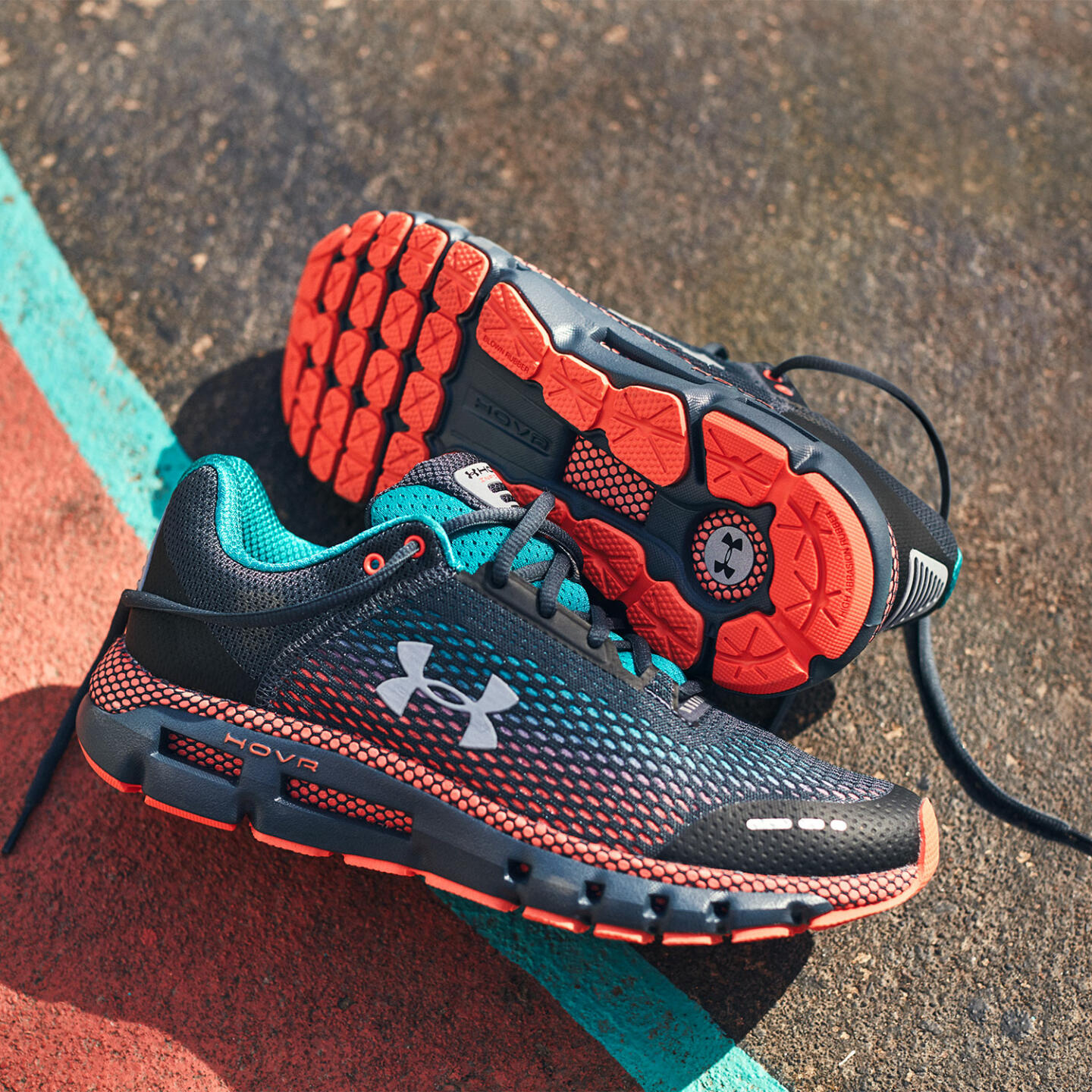 Бренд Under Armour представил новые расцветки беговых кроссовок. Изображение номер 2