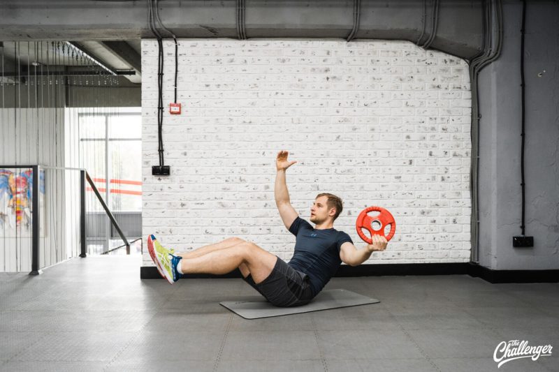 Круговая тренировка с дисками от штанги: 7 эффективных упражнений. Изображение номер 16