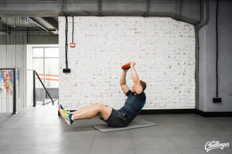 Круговая тренировка с дисками от штанги: 7 эффективных упражнений. Изображение номер 17