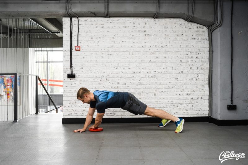 Круговая тренировка с дисками от штанги: 7 эффективных упражнений. Изображение номер 20