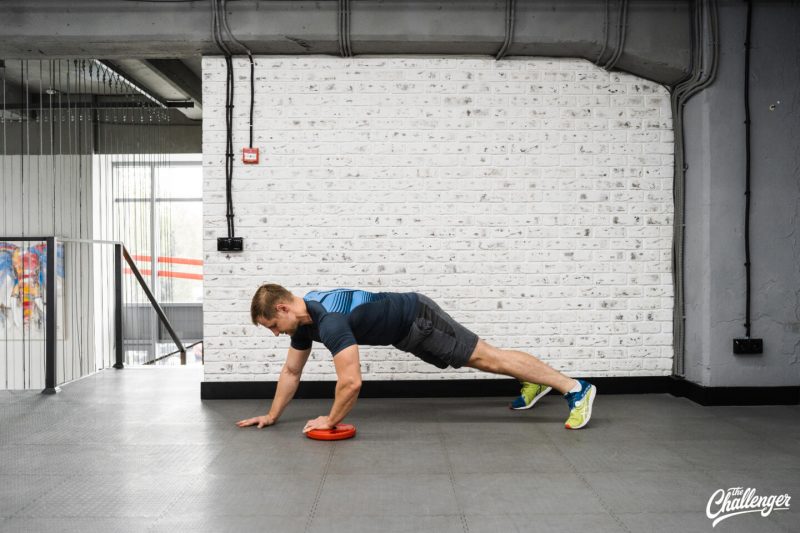 Круговая тренировка с дисками от штанги: 7 эффективных упражнений. Изображение номер 19