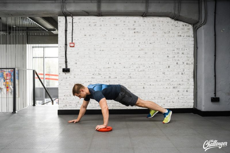 Круговая тренировка с дисками от штанги: 7 эффективных упражнений. Изображение номер 21