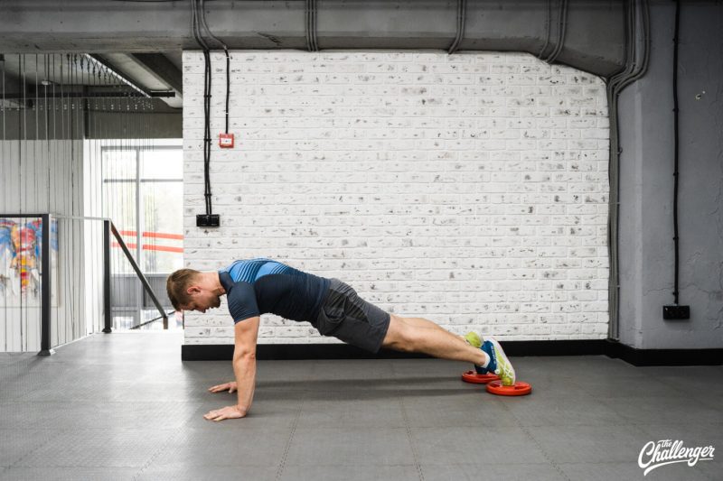 Круговая тренировка с дисками от штанги: 7 эффективных упражнений. Изображение номер 22