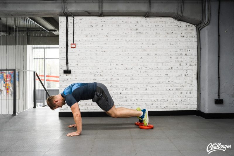 Круговая тренировка с дисками от штанги: 7 эффективных упражнений. Изображение номер 23