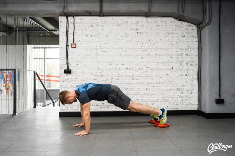 Круговая тренировка с дисками от штанги: 7 эффективных упражнений. Изображение номер 28