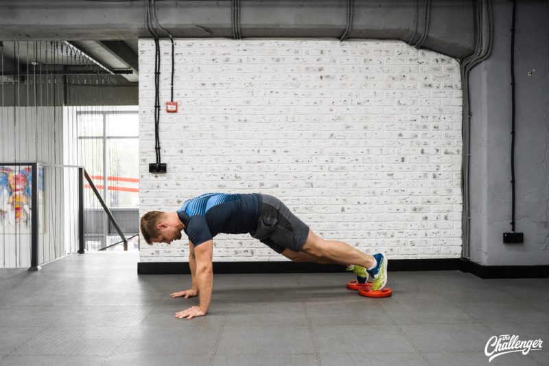 Круговая тренировка с дисками от штанги: 7 эффективных упражнений. Изображение номер 30