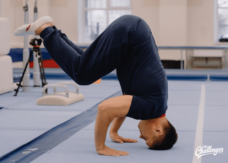 Упражнение дня: стойка на руках от олимпийского чемпиона Алексея Немова. Изображение номер 2