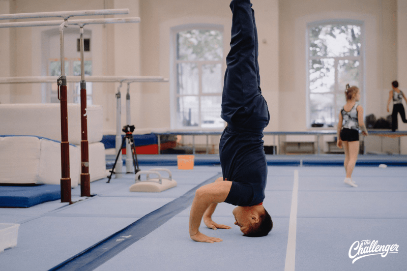 Упражнение дня: стойка на руках от олимпийского чемпиона Алексея Немова. Изображение номер 4