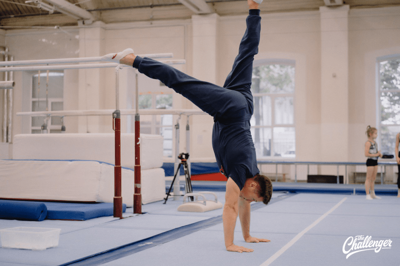Упражнение дня: стойка на руках от олимпийского чемпиона Алексея Немова. Изображение номер 5