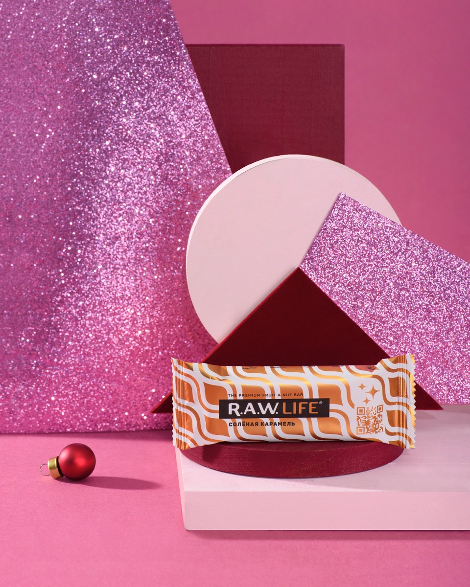 Компания R.A.W. LIFE выпустила новогоднюю серию батончиков. Изображение номер 1