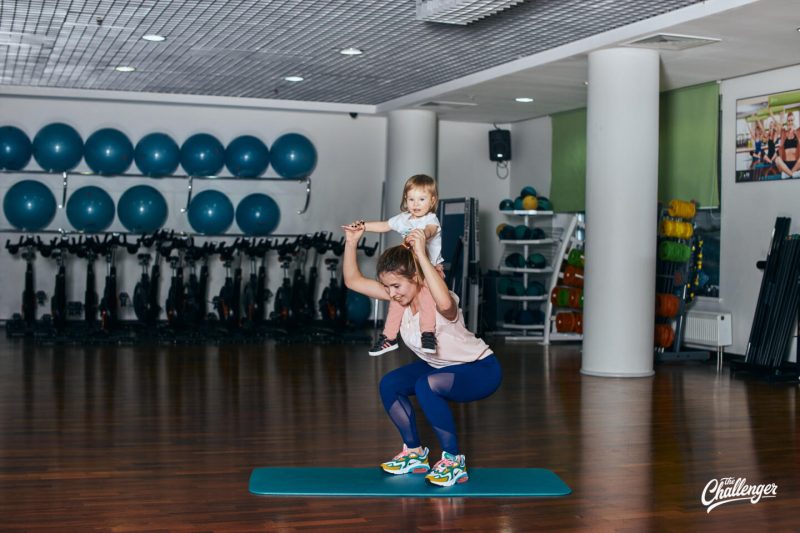 Как тренироваться с ребёнком: 6 силовых упражнений для родителей. Изображение номер 8