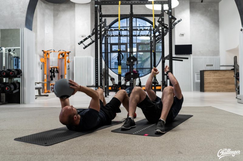 Как тренироваться вдвоём: 7 мощных упражнений на мышцы кора. Изображение номер 12