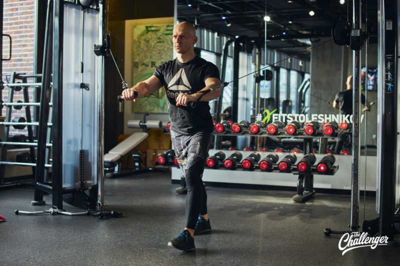 Как прокачать грудные мышцы: упражнения на тренажёрах для мужчин. Изображение номер 6