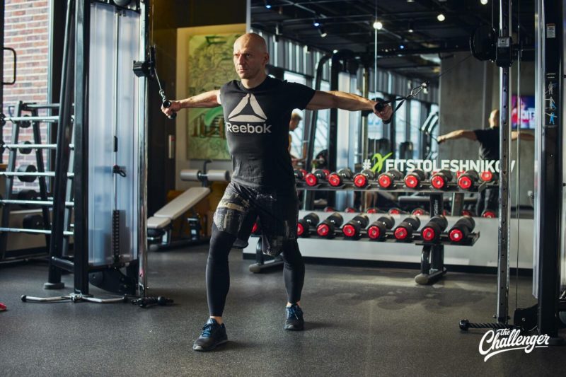 Как прокачать грудные мышцы: упражнения на тренажёрах для мужчин. Изображение номер 5