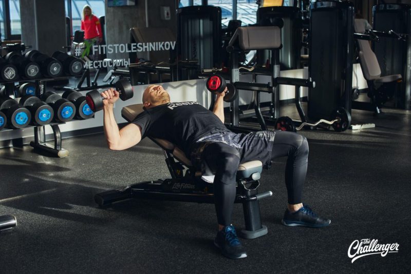 Как прокачать грудные мышцы: упражнения на тренажёрах для мужчин. Изображение номер 10