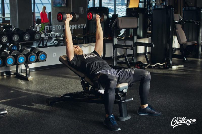 Как прокачать грудные мышцы: упражнения на тренажёрах для мужчин. Изображение номер 9