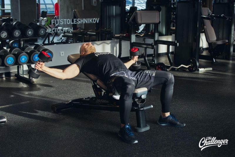 Как прокачать грудные мышцы: упражнения на тренажёрах для мужчин. Изображение номер 12