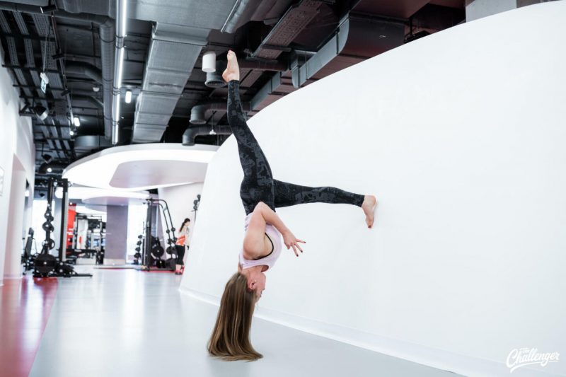 Упражнение дня: стойка на волосах. Изображение номер 16