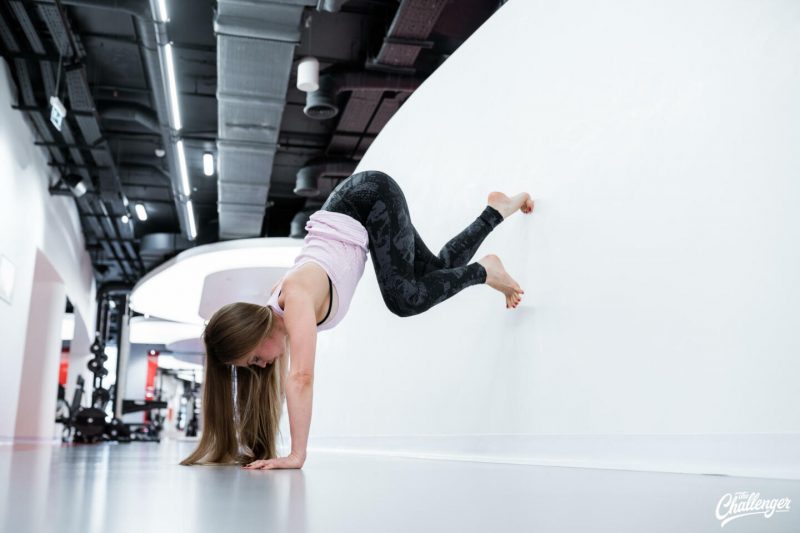 Упражнение дня: стойка на волосах. Изображение номер 13