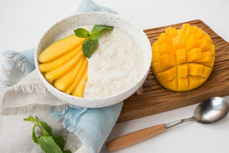 Изображение рецепта Геркулесовая каша на кокосовом молоке с манго