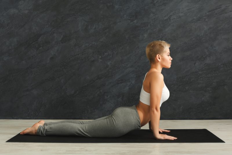 7 упражнений для растяжки мышц спины и расслабления. Изображение номер 5