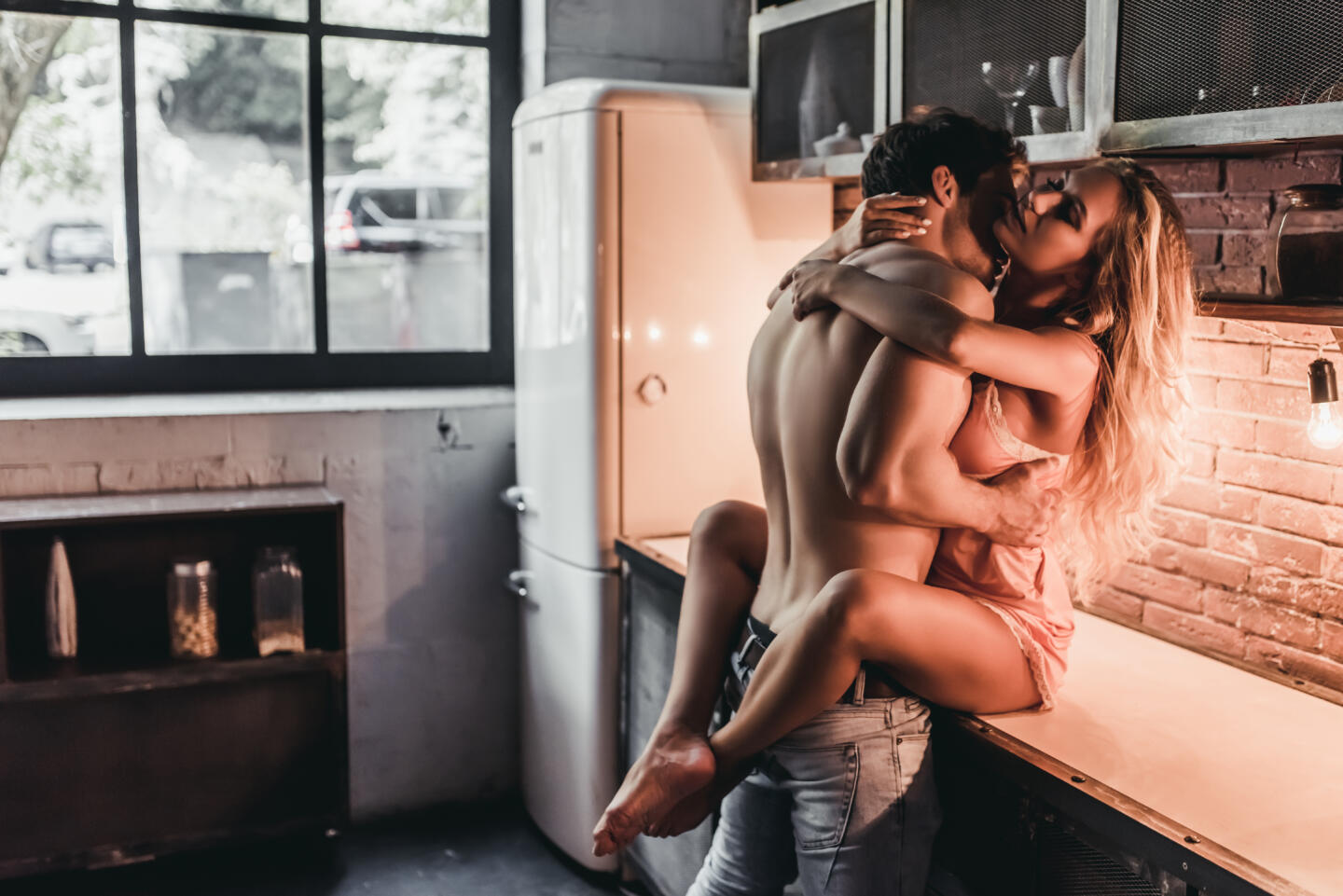 Paar intensiven Sex in der Küche