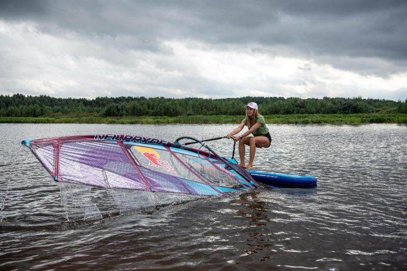 Как встать на виндсёрф: инструкция от вице-чемпионки мира Оли Раскиной. Изображение номер 1