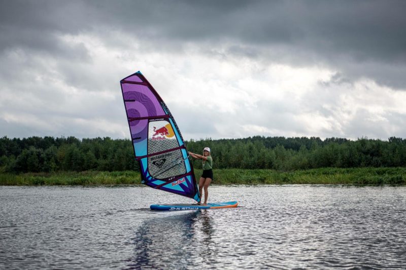 Как встать на виндсёрф: инструкция от вице-чемпионки мира Оли Раскиной. Изображение номер 3