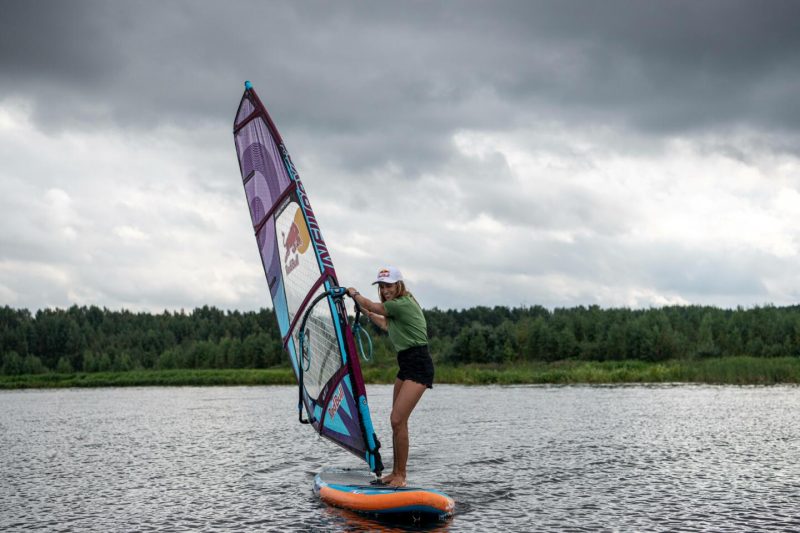 Как встать на виндсёрф: инструкция от вице-чемпионки мира Оли Раскиной. Изображение номер 5
