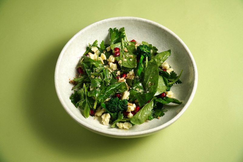 Изображение рецепта Зелёный салат с овечьей брынзой и гранатом