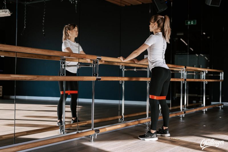 Тренировка для красивых ног и упругих ягодиц: 8 упражнений из балета. Изображение номер 1