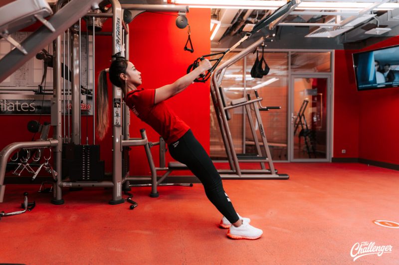 Что делать в фитнес-клубе новичку: 7 простых упражнений с тренажёрами и без них. Изображение номер 1