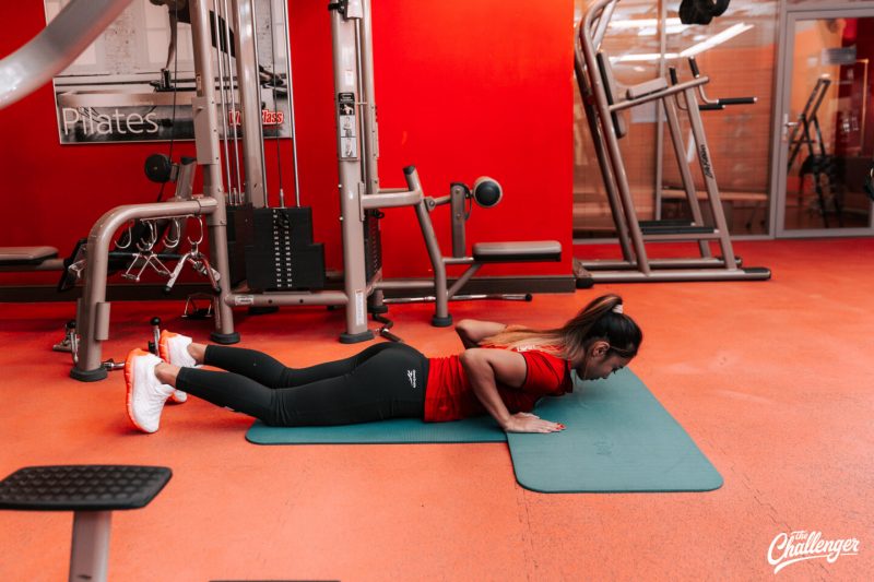 Что делать в фитнес-клубе новичку: 7 простых упражнений с тренажёрами и без них. Изображение номер 5