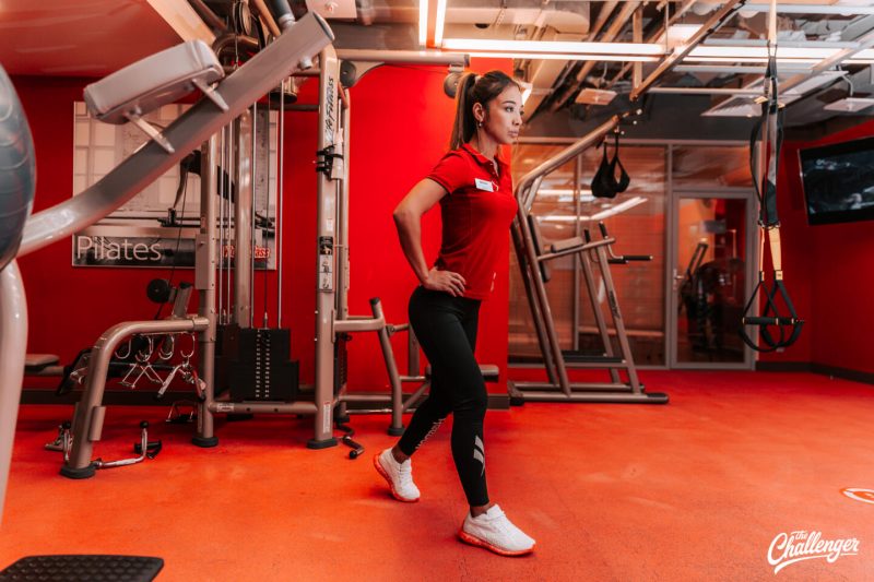 Что делать в фитнес-клубе новичку: 7 простых упражнений с тренажёрами и без них. Изображение номер 26