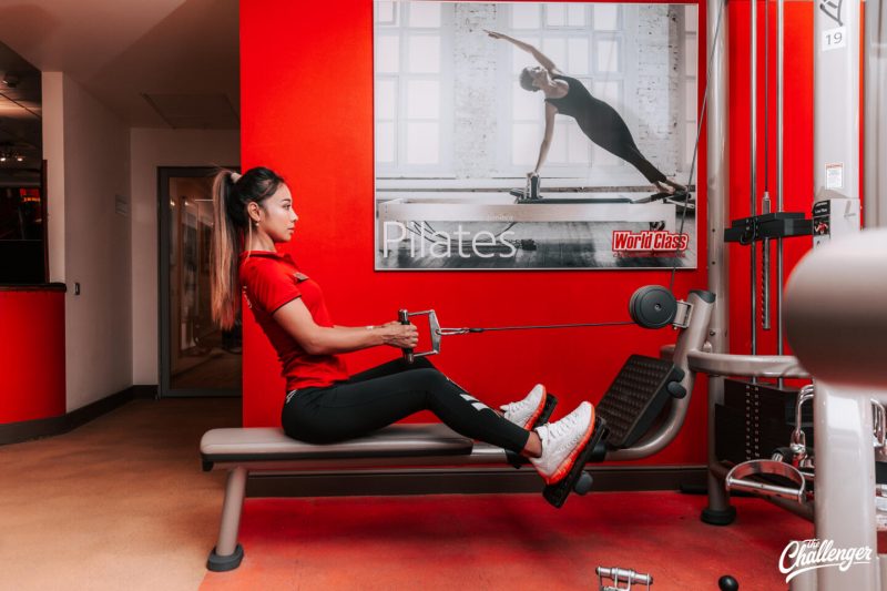 Что делать в фитнес-клубе новичку: 7 простых упражнений с тренажёрами и без них. Изображение номер 33