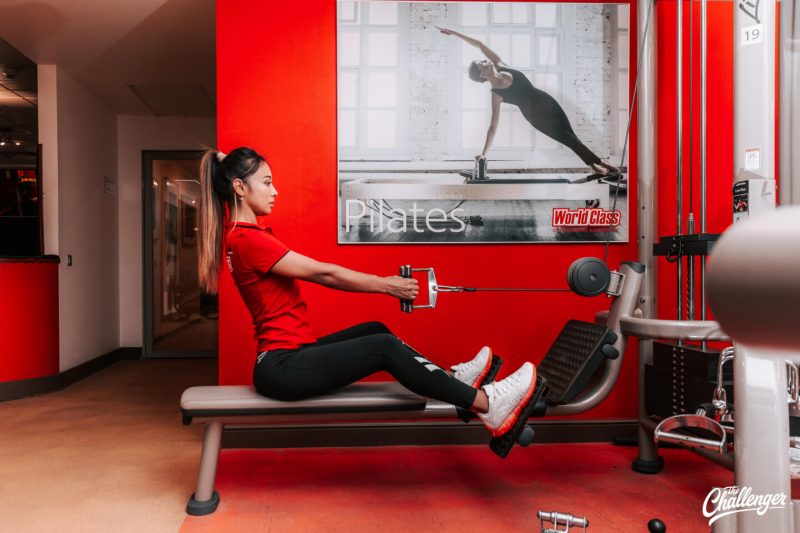 Что делать в фитнес-клубе новичку: 7 простых упражнений с тренажёрами и без них. Изображение номер 32