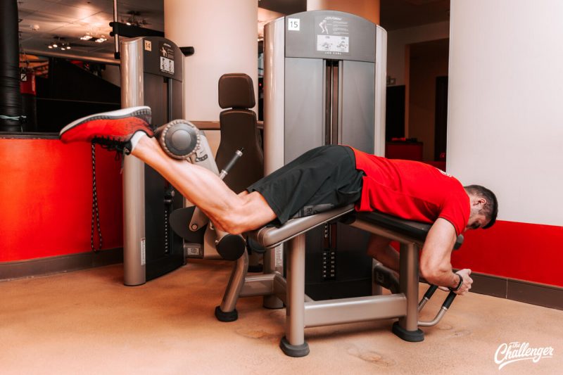 Что делать в фитнес-клубе: 7 упражнений для ног, спины и груди на тренажёрах. Изображение номер 6