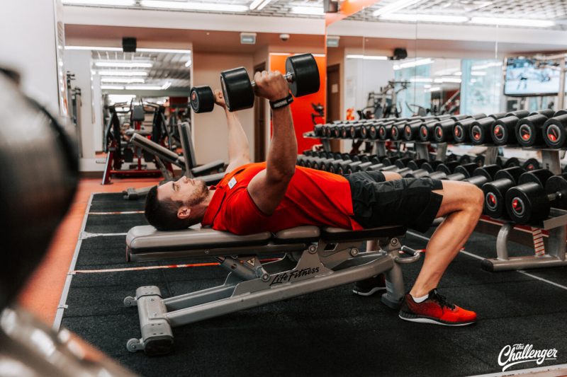 Что делать в фитнес-клубе: 7 упражнений для ног, спины и груди на тренажёрах. Изображение номер 18
