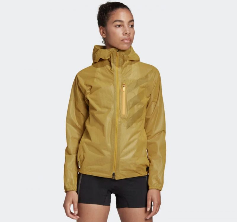 «Рассмеяться в лицо непогоде»: 8 курток, которые не промокнут под дождём. Изображение номер 1