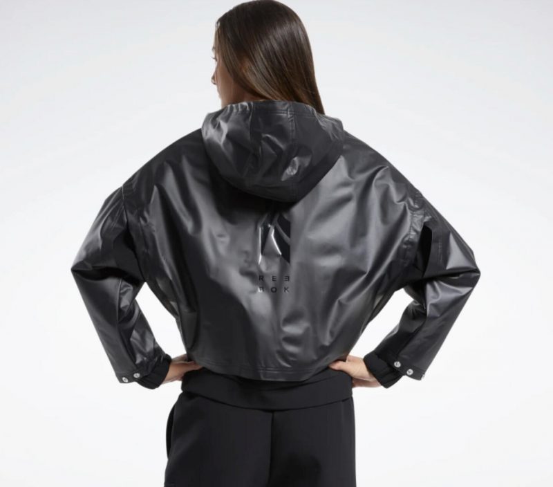 «Рассмеяться в лицо непогоде»: 8 курток, которые не промокнут под дождём. Изображение номер 4