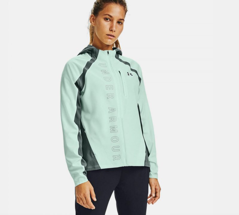 «Рассмеяться в лицо непогоде»: 8 курток, которые не промокнут под дождём. Изображение номер 9