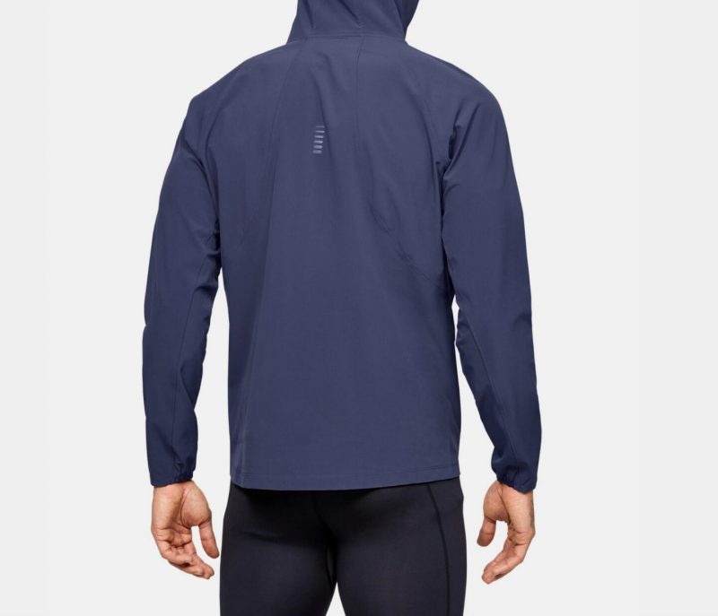 «Рассмеяться в лицо непогоде»: 8 курток, которые не промокнут под дождём. Изображение номер 8