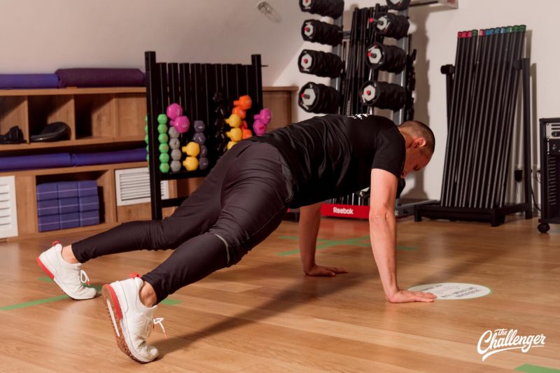 Как проработать грудные мышцы за 10 минут: простые упражнения для мужчин. Изображение номер 7