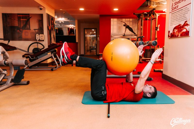 Что делать в тренажёрном зале: 6 мощных упражнений для пресса. Изображение номер 15