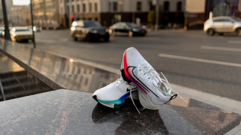 Наш выбор: кроссовки для быстрого бега Nike Air Zoom Tempo NEXT%. Изображение номер 2