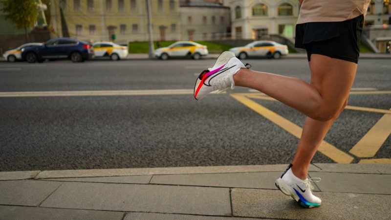 Наш выбор: кроссовки для быстрого бега Nike Air Zoom Tempo NEXT%. Изображение номер 3