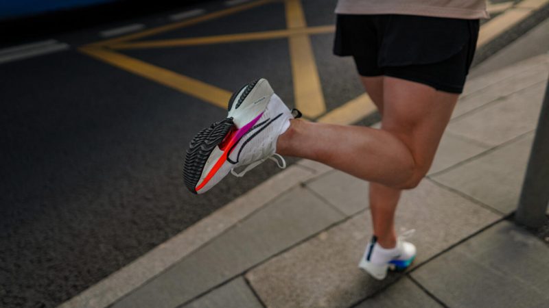 Наш выбор: кроссовки для быстрого бега Nike Air Zoom Tempo NEXT%. Изображение номер 4